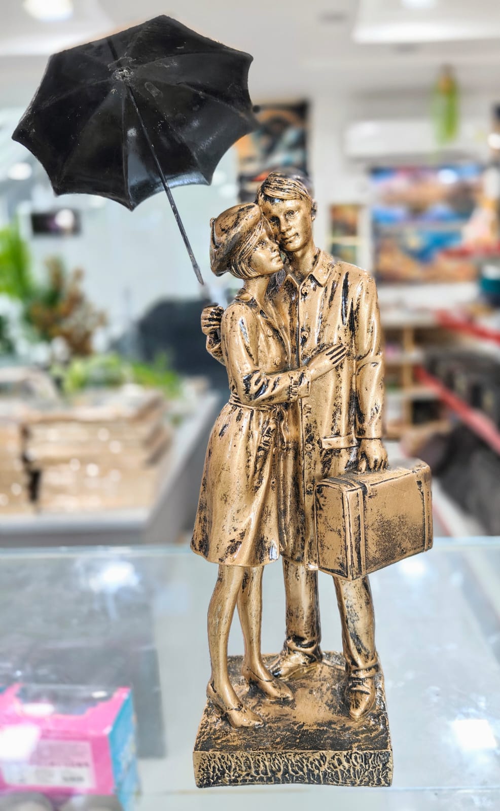 Couple Statue for Anniversary Gift