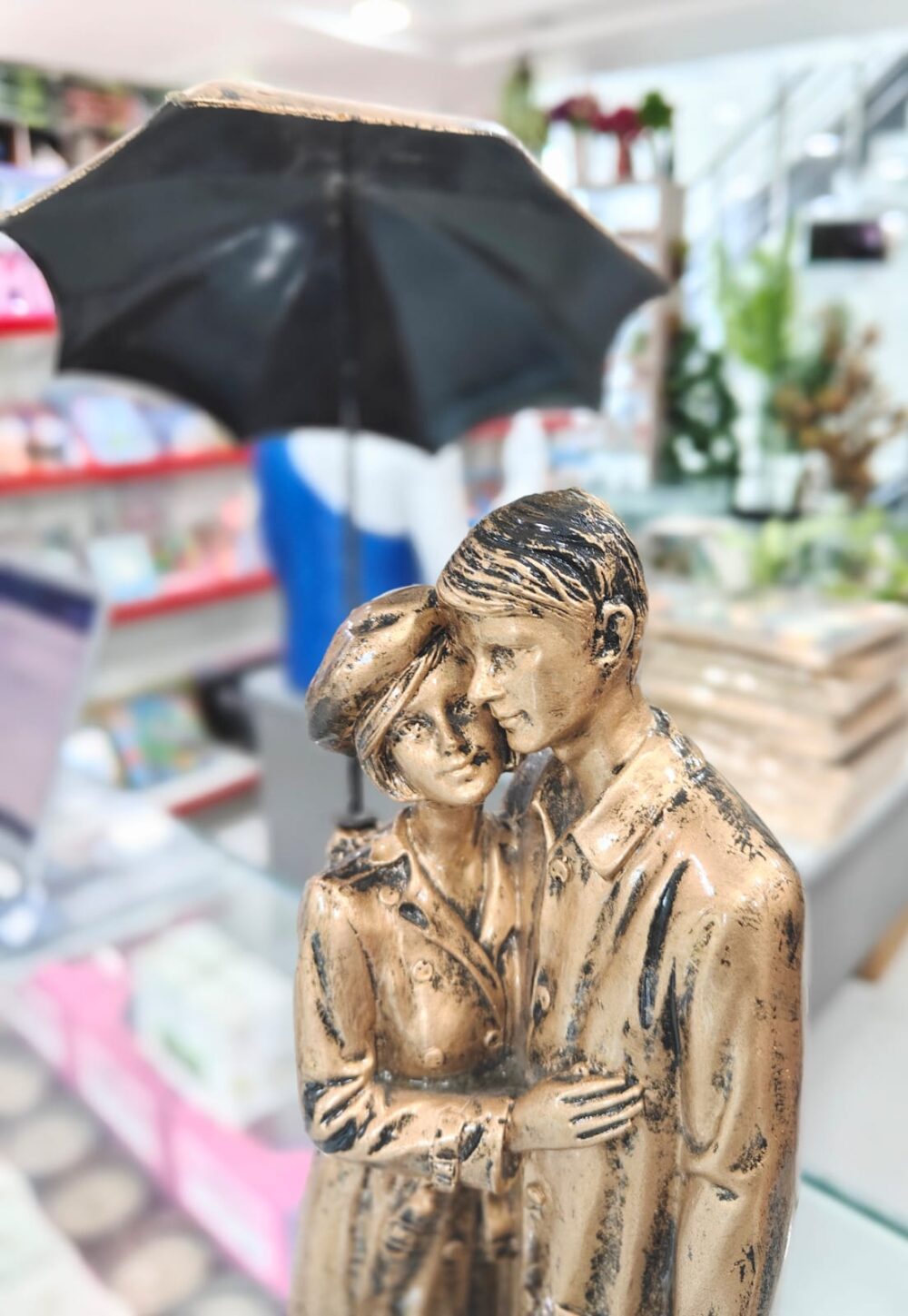 Couple Statue for Anniversary Gift