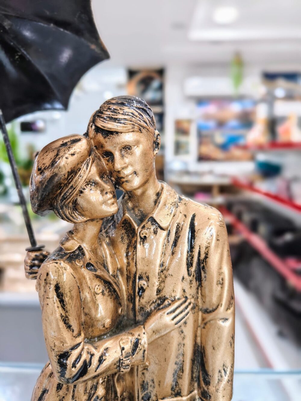 Couple Statue for Anniversary Gift